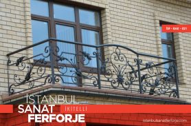 Flower Patterned Wrought Iron Balcony Railing