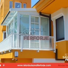 Beyaz Renkli Ferforje Villa Korkuluğu