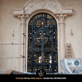 Bahçe ve konut girişleri için özel tasarlanmış ferforje kapı modeli