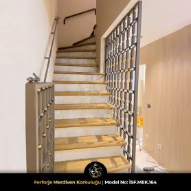 Ferforje merdiven korkuluğu ve tutamaklı iç mekan merdiven tasarımı