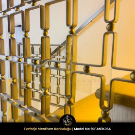 Ferforje detaylı merdiven korkuluğu ızgara deseni ve metal işleme detayı