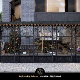 Ferforje kış bahçesi ile kapatılmış cafe oturma alanı uygulaması