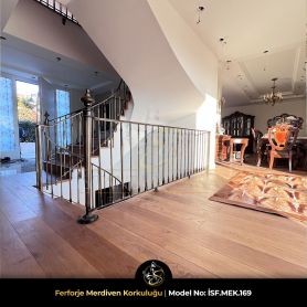 Klasik tasarımlı ferforje merdiven korkuluğu, villa ve dubleks ev içi uygulama örneği ISF.MEK.169