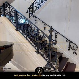 Özel üretim klasik motifli ferforje merdiven korkuluğu ISF.MEK.170 – villa iç mekan uygulaması