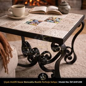 El işçiliği dövme demir rustik ferforje sehpa, çiçek motifli seramik karo ve nazar boncuklu dekoratif sehpa modeli İSF.SHP.039