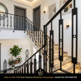 Özel yapım demir korkuluk modelinin dikey geometrik panellerini ve metal işçilik detaylarını gösteren yakın çekim